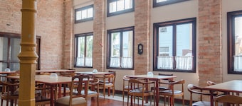 Central Palace Hotel