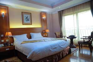 Suite – deluxe | Sengetøy i egyptisk bomull, sengetøy av topp kvalitet og skrivebord