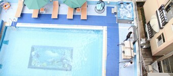 Emmad Apartment Hotel