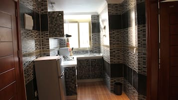 Deluxe Suite, Pool View | Private kitchen | Coffee/tea maker