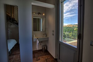 Comfort Triple Room, 1 Bedroom, Hill View, Garden Area | Bathroom | Shower, free toiletries, hair dryer, bathrobes - Casa della Musica (Ostra)
