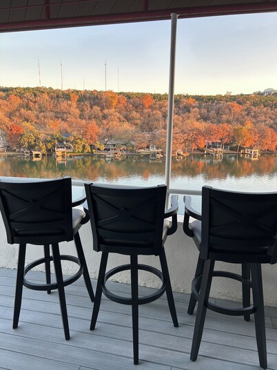 Premium Lake Austin Lakeside Bedrooms. 6 Hole Mini Golf Course and Waterfall