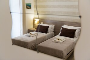 Deluxe Double or Twin Room | 1 bedroom, Egyptian cotton sheets, premium bedding, down duvets - Lungomare Rooms (Castellammare di Stabia)