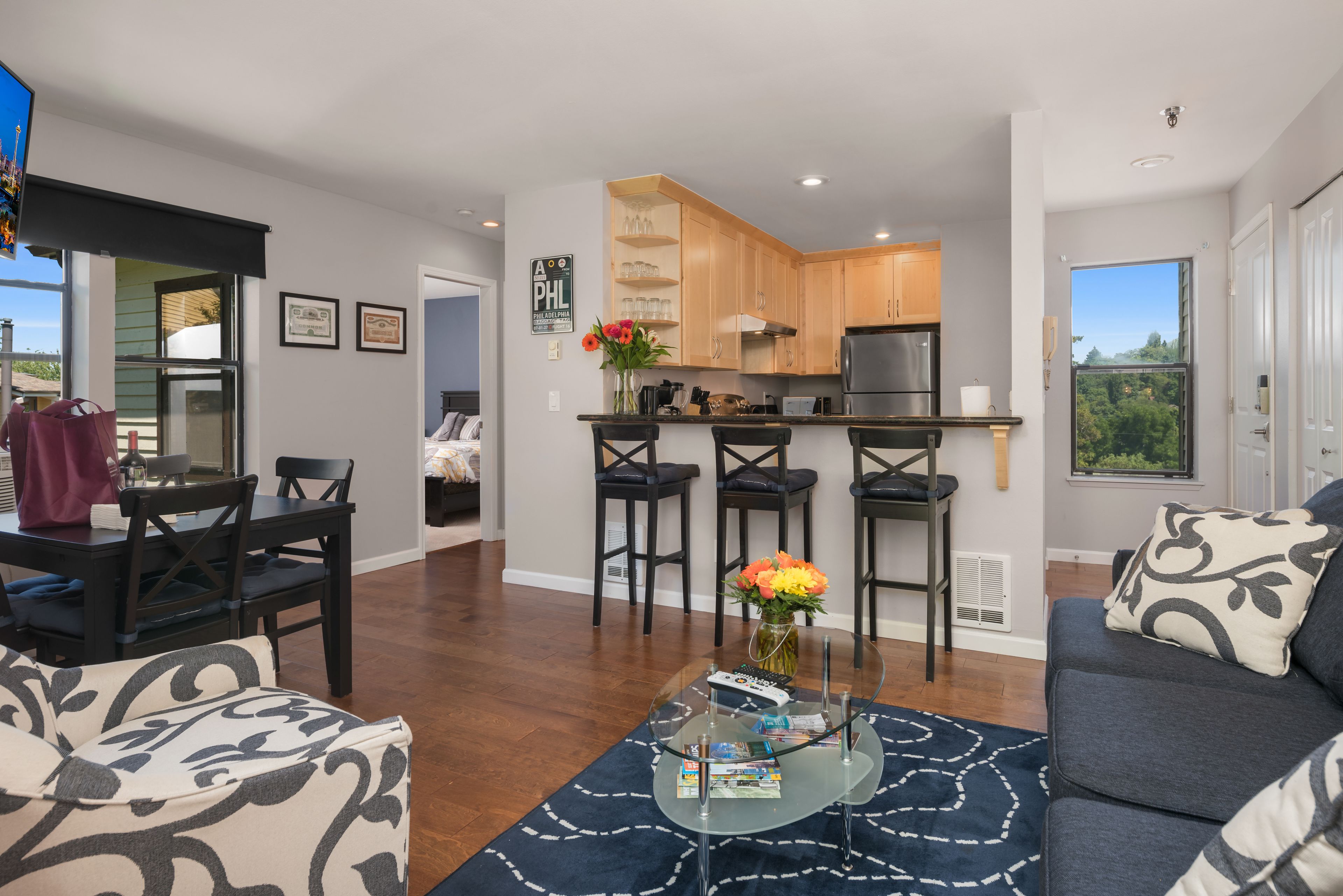 Deluxe Condo, 1 Bedroom, Kitchen | Living area | Flat-screen TV