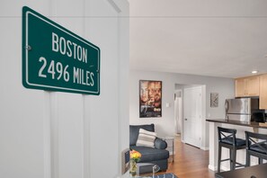 Deluxe Condo, 2 Bedrooms, Kitchen | Living area | Flat-screen TV - Seattle Vacation Home: Thomas Lodge Boston (Seattle)