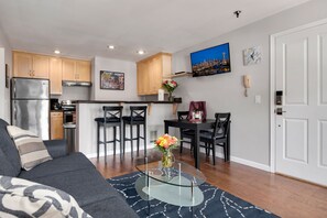 Interior - Seattle Vacation Home: Thomas Lodge Boston (Seattle)