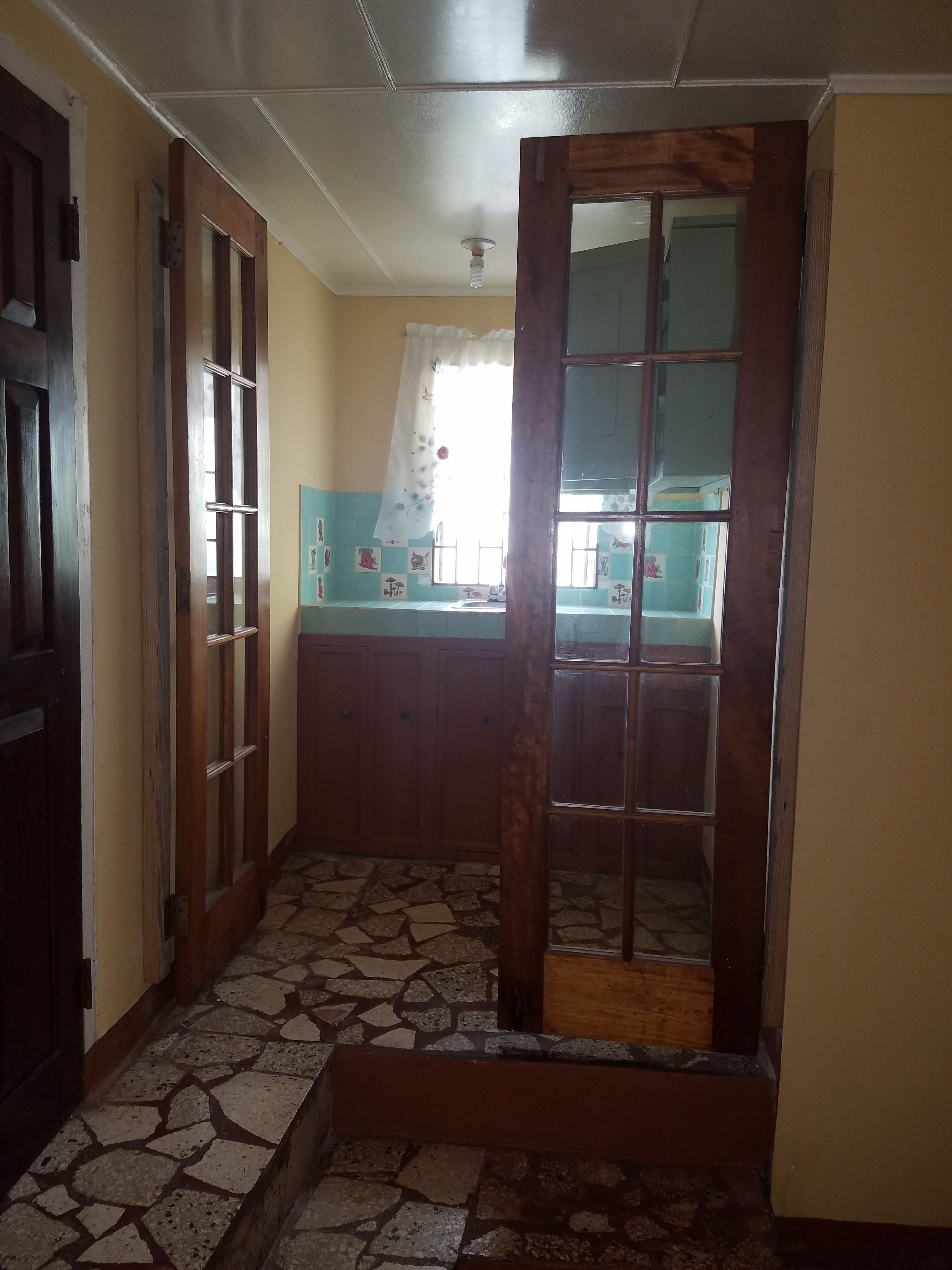 Deluxe House | Private kitchen | Full-size fridge, microwave, oven, stovetop