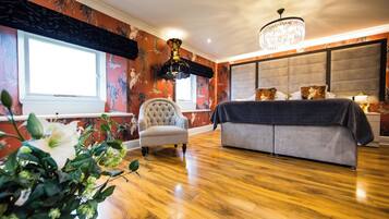 Luxury Room (Muker) - Ensuite | Soundproofing, iron/ironing board, free WiFi, bed sheets