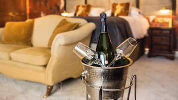 Luxury Room (Ivelet) - Ensuite | Soundproofing, iron/ironing board, free WiFi, bed sheets