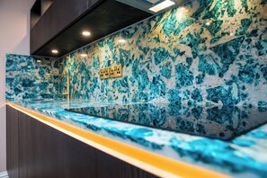 Luxury Room (Ivelet) - Ensuite | Soundproofing, iron/ironing board, free WiFi, bed sheets