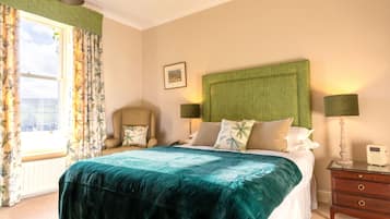 Classic Room (Thwaite) - Private External Bathroom | Soundproofing, iron/ironing board, free WiFi, bed sheets