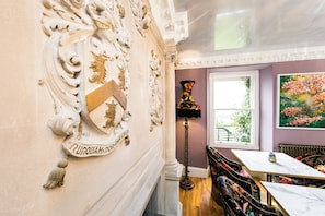 Bar (on property) - The Burgoyne Hotel (Richmond)
