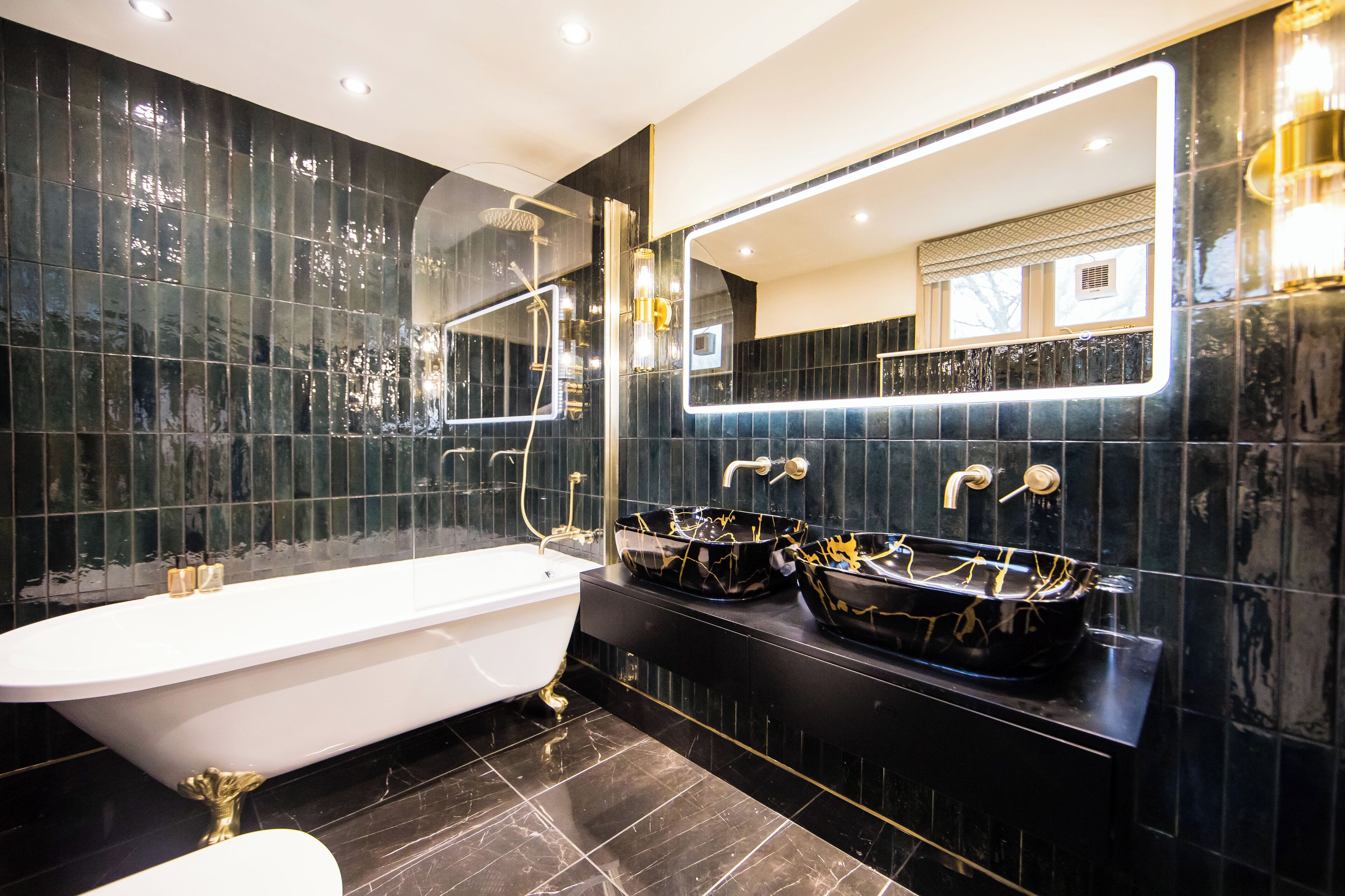 luxury room (muker) - ensuite | soundproofing, iron/ironing board, free wifi, bed sheets