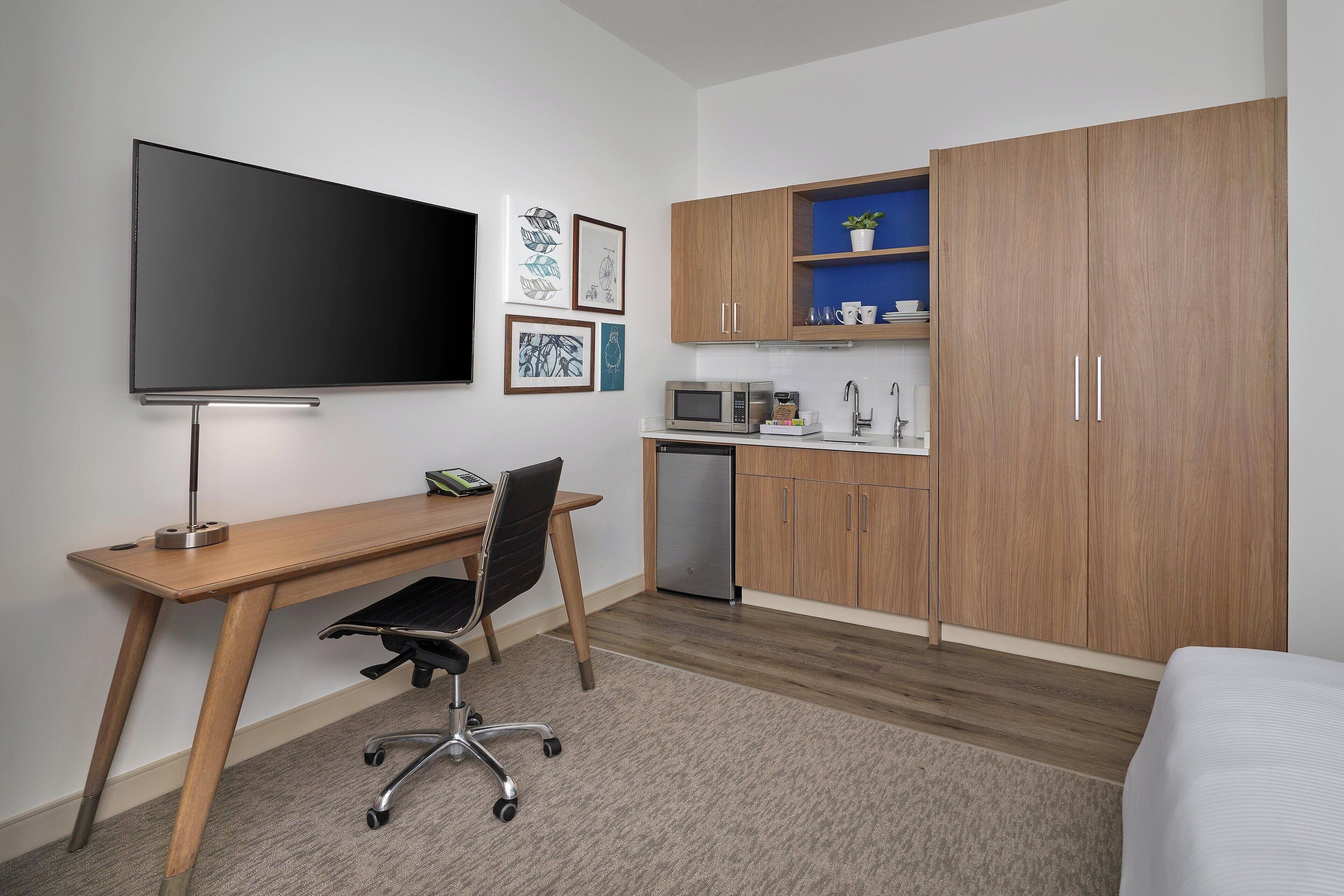 room, 1 king bed, non smoking | private kitchen | fridge, microwave, coffee/tea maker