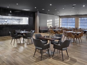Daily full breakfast for a fee - Four Points by Sheraton Edmonton West (Edmonton)