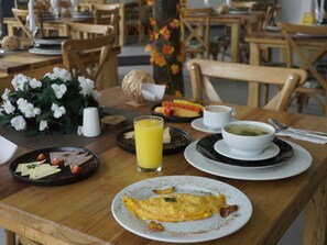 Daily buffet breakfast (COP 30000 per person) - Duitama Nivari Hotel (Duitama)