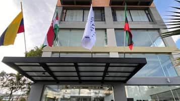 Vista frontal de la propiedad