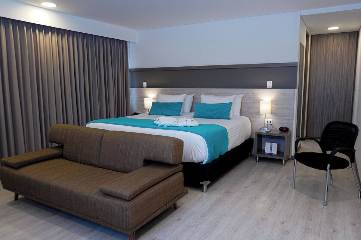 junior studio suite | 1 bedroom, minibar, in-room safe, desk