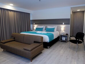 Studio Suite Junior | Minibar, két bảo mật tại phòng, bàn 