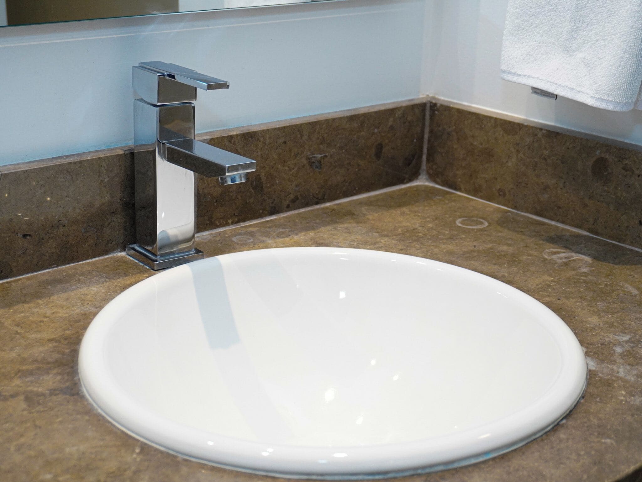 separate bathtub and shower, rainfall showerhead, free toiletries