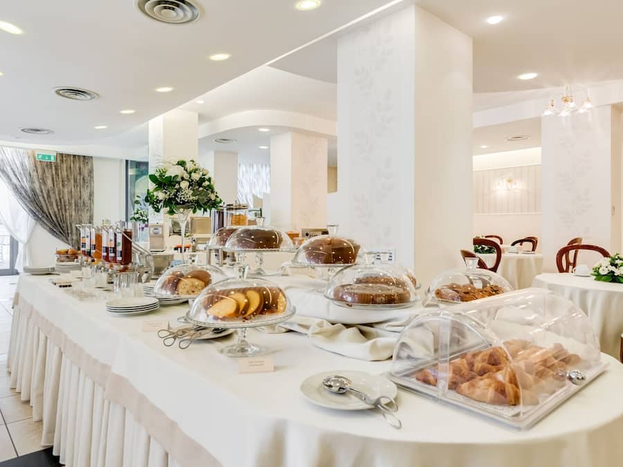 Daily buffet breakfast for a fee