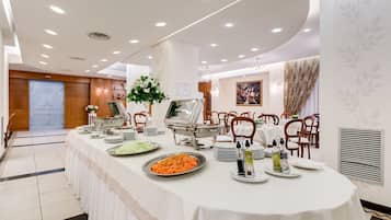 Lunch and dinner served