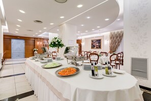Lunch and dinner served  - Europa Stabia Hotel (Castellammare di Stabia)