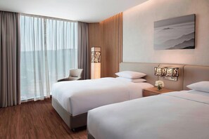 Premium bedding, pillow-top beds, in-room safe, blackout curtains - Courtyard by Marriott Seoul Botanic Park (Seoul)