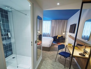 Premium bedding, minibar, in-room safe, desk