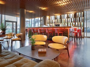 Bar (on property) - Radisson Hotel Bordeaux Saint Jean (Bordeaux)