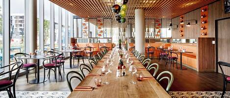 Breakfast, lunch, dinner served; local and international cuisine