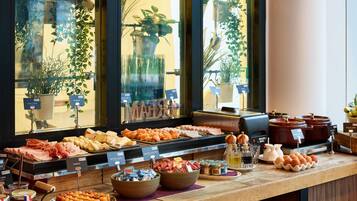 Petit déjeuner continental (21 EUR par personne)