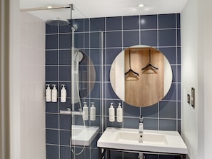 Rainfall showerhead, eco-friendly toiletries, hair dryer, slippers