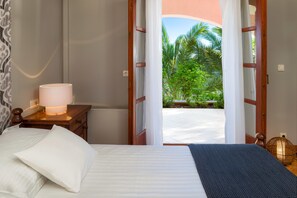 Egyptian cotton sheets, minibar, in-room safe, individually decorated - Hvar Boutique Villas (Hvar)