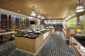 每日供應吃到飽早餐 (每人 MYR30)