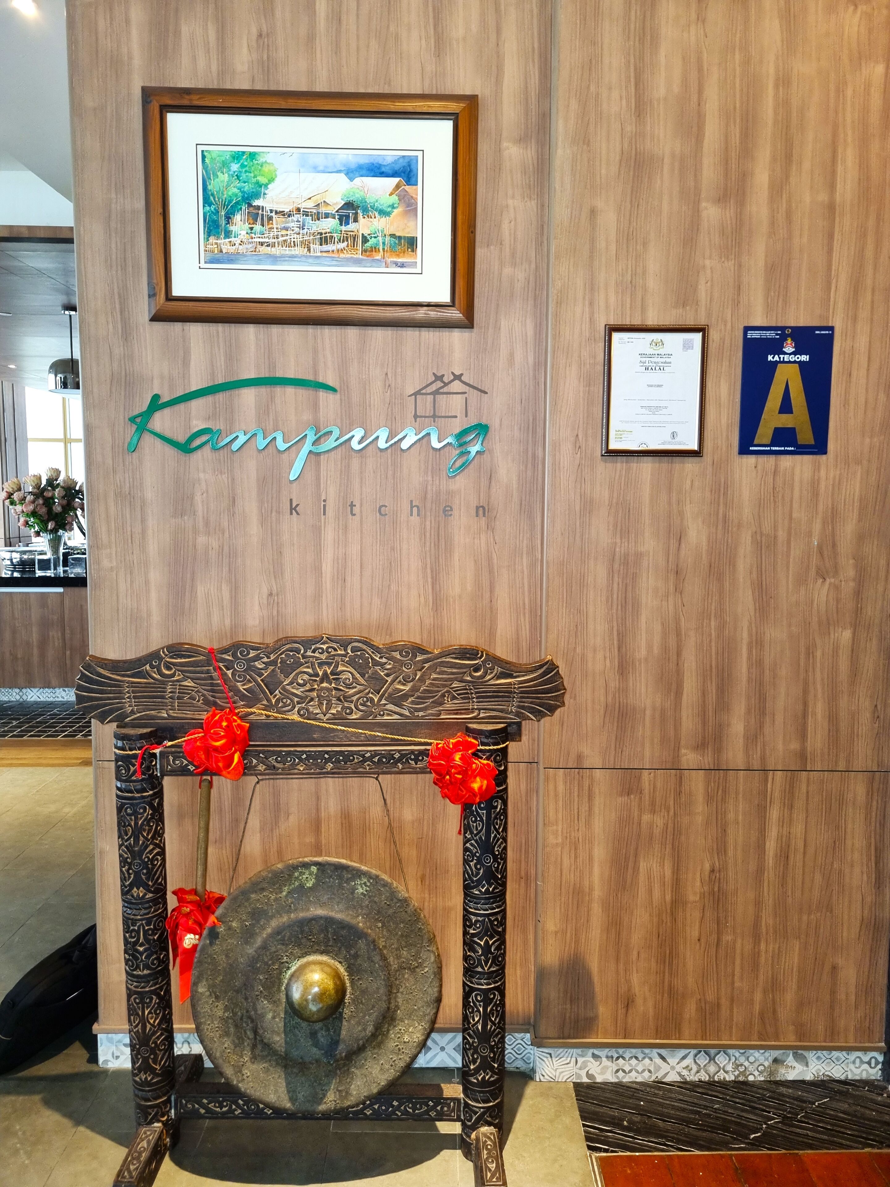 breakfast, lunch, dinner served; local and international cuisine