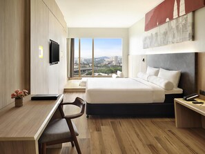 Deluxe Room, 1 Queen Bed | 1 bedroom, hypo-allergenic bedding, minibar, in-room safe