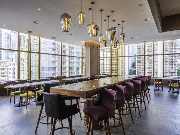 Breakfast, lunch, dinner served; local and international cuisine  - Ibis Kuala Lumpur City Centre Hotel (Kuala Lumpur)