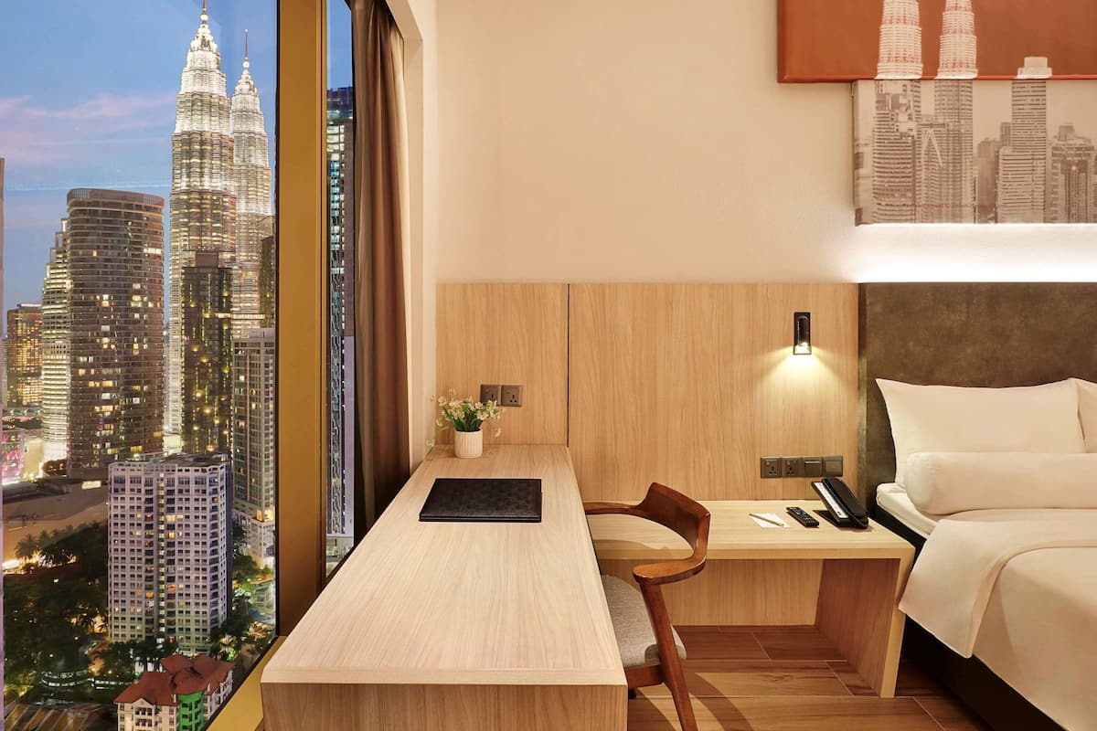 Allergitestet sengetøy, minibar, safe på rommet og skrivebord