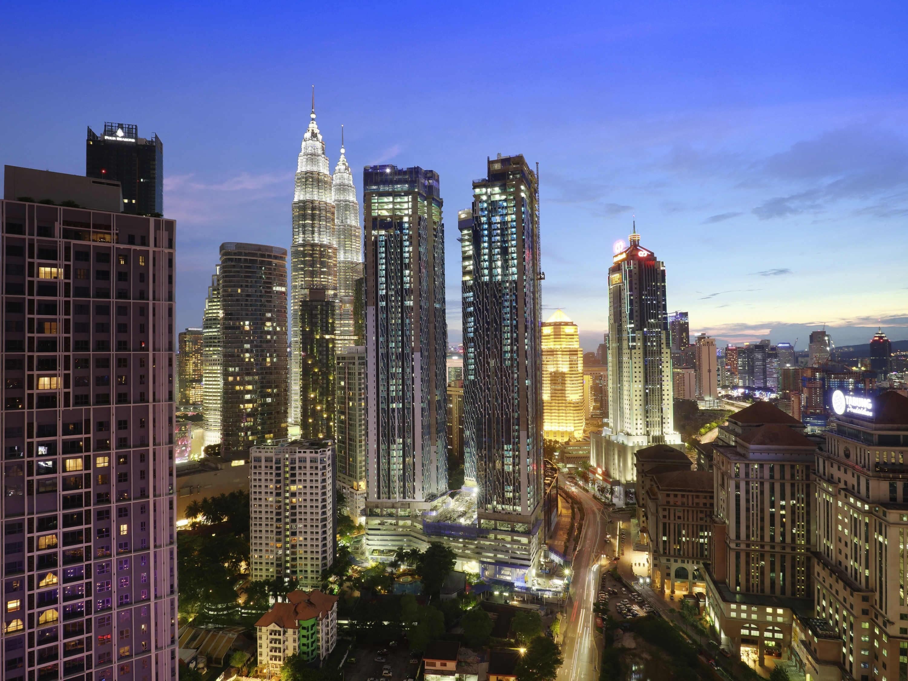 Standard Room, 2 Single Beds, High Floor | Hypo-allergenic bedding, minibar, in-room safe, desk