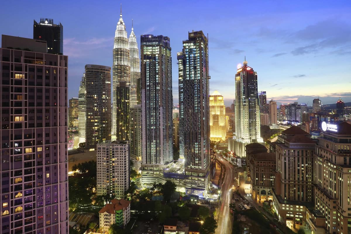 Rom – standard, 2 enkeltsenger (High Floor) | Allergitestet sengetøy, minibar, safe på rommet og skrivebord