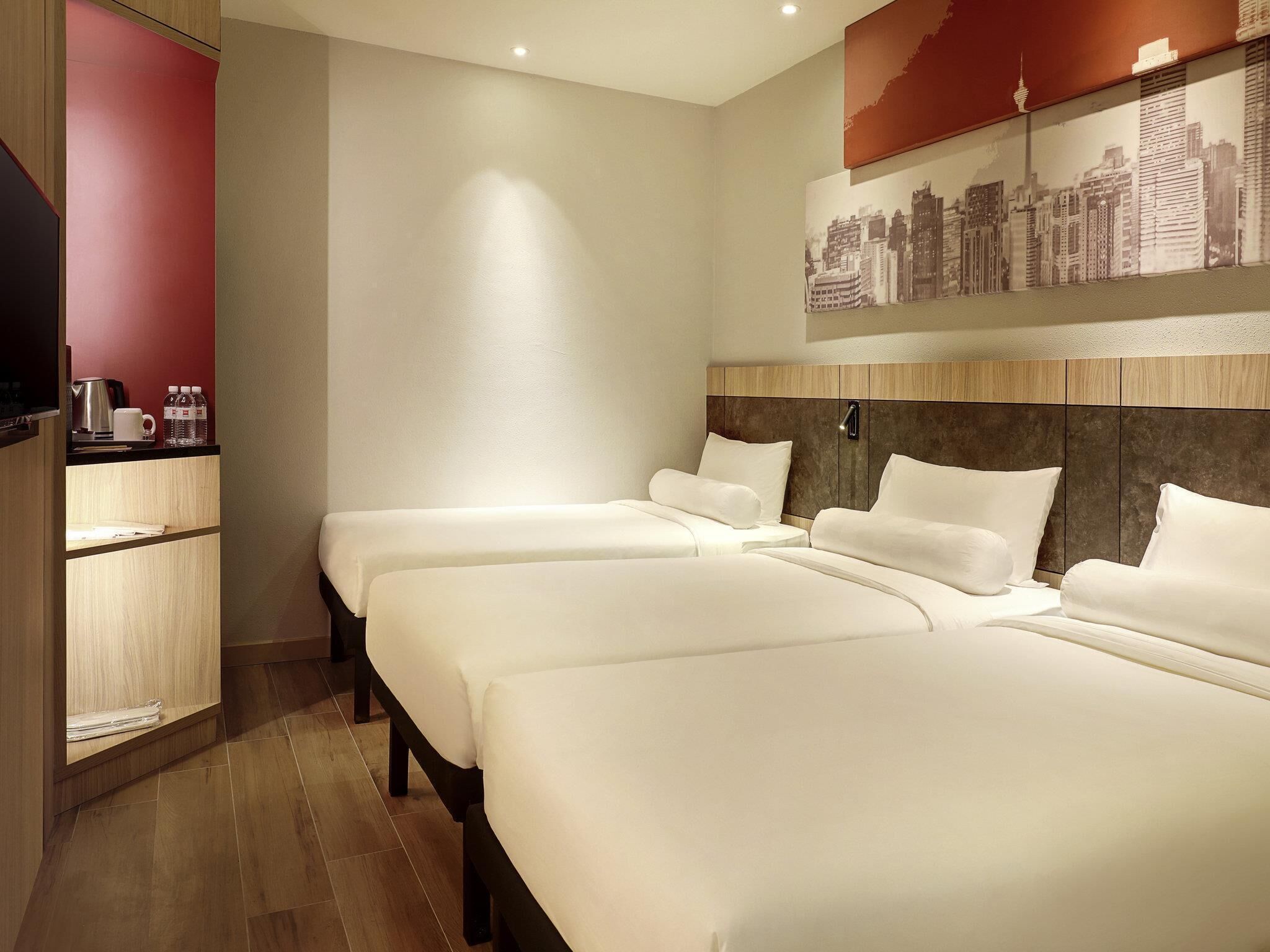 Habitación estándar, 3 camas individuales | Ropa de cama hipoalergénica y minibar 