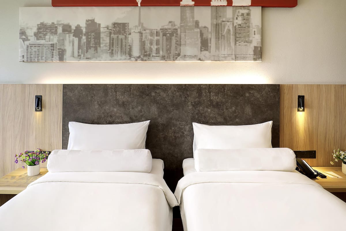 Hypo-allergenic bedding, minibar, in-room safe, desk