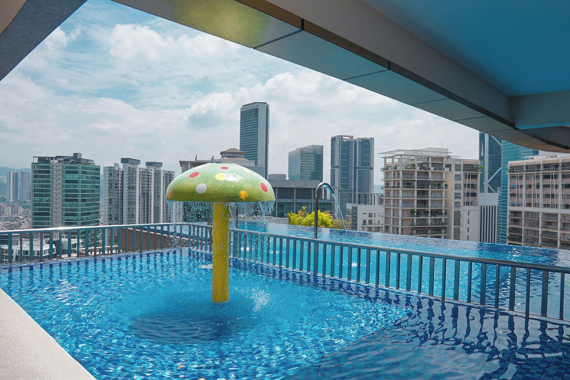 2 outdoor pools, open 7:00 AM to 10:00 PM, sun loungers