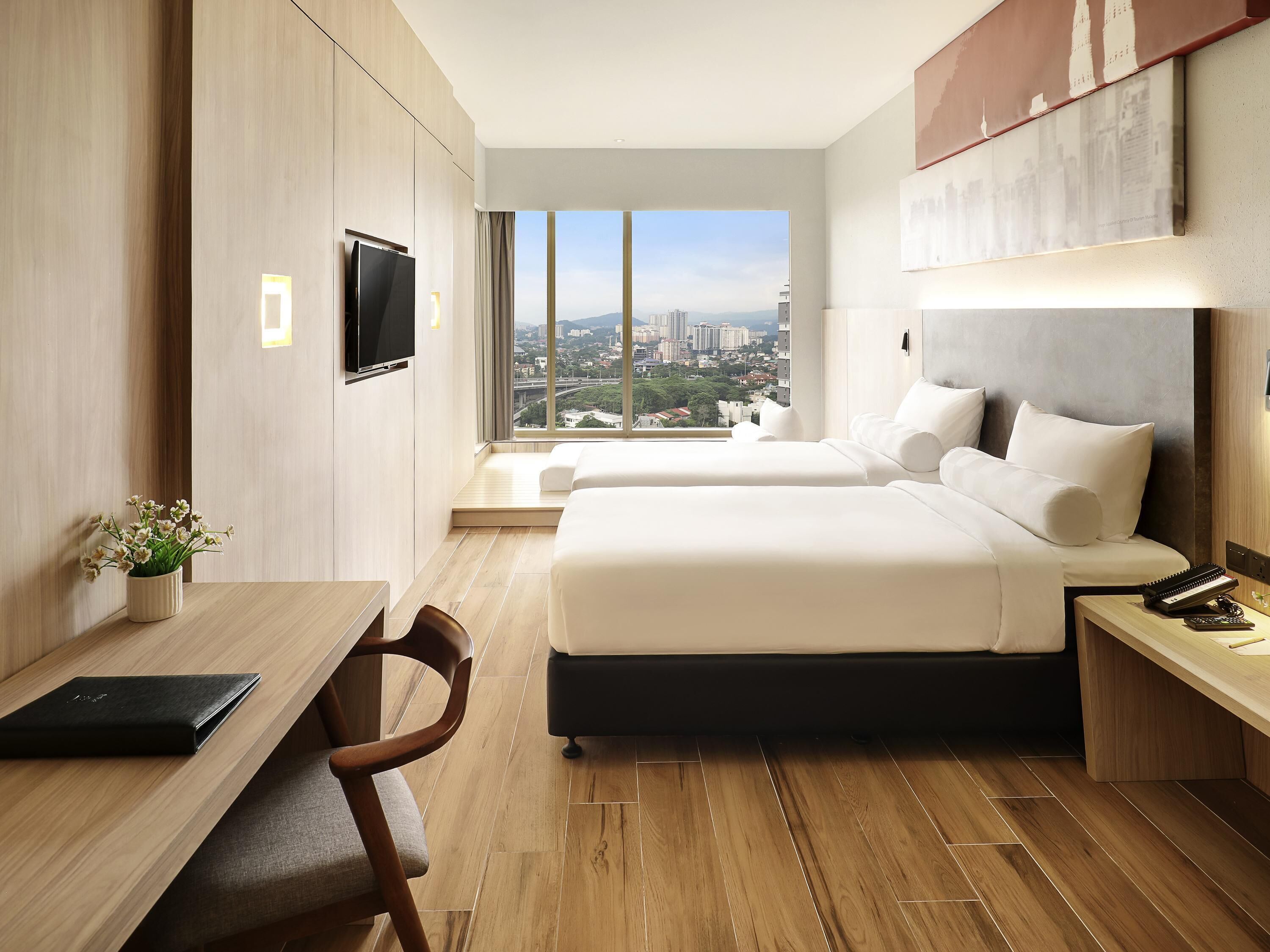 Deluxe Room, 2 Single Beds | Hypo-allergenic bedding, minibar, in-room safe, desk