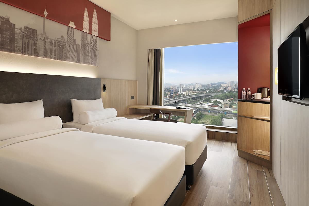 Standaard kamer, 2 eenpersoonsbedden | Hypoallergeen beddengoed, een minibar, een kluis op de kamer, een bureau