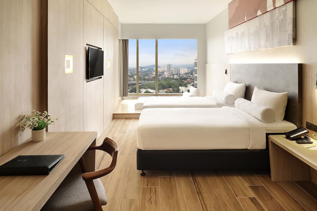 Hypo-allergenic bedding, minibar, in-room safe, desk