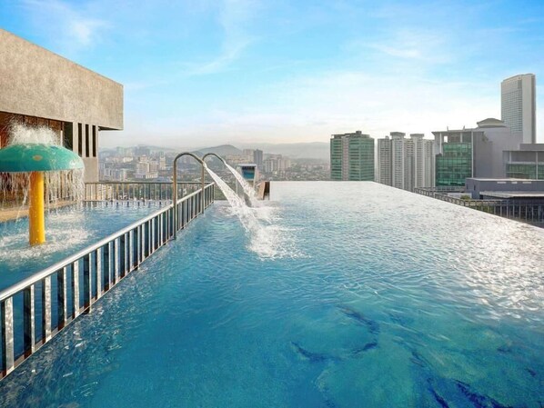 A rooftop infinity pool with a water feature, surrounded by high-rise buildings. - Ibis Kuala Lumpur City Centre Hotel (Kuala Lumpur)