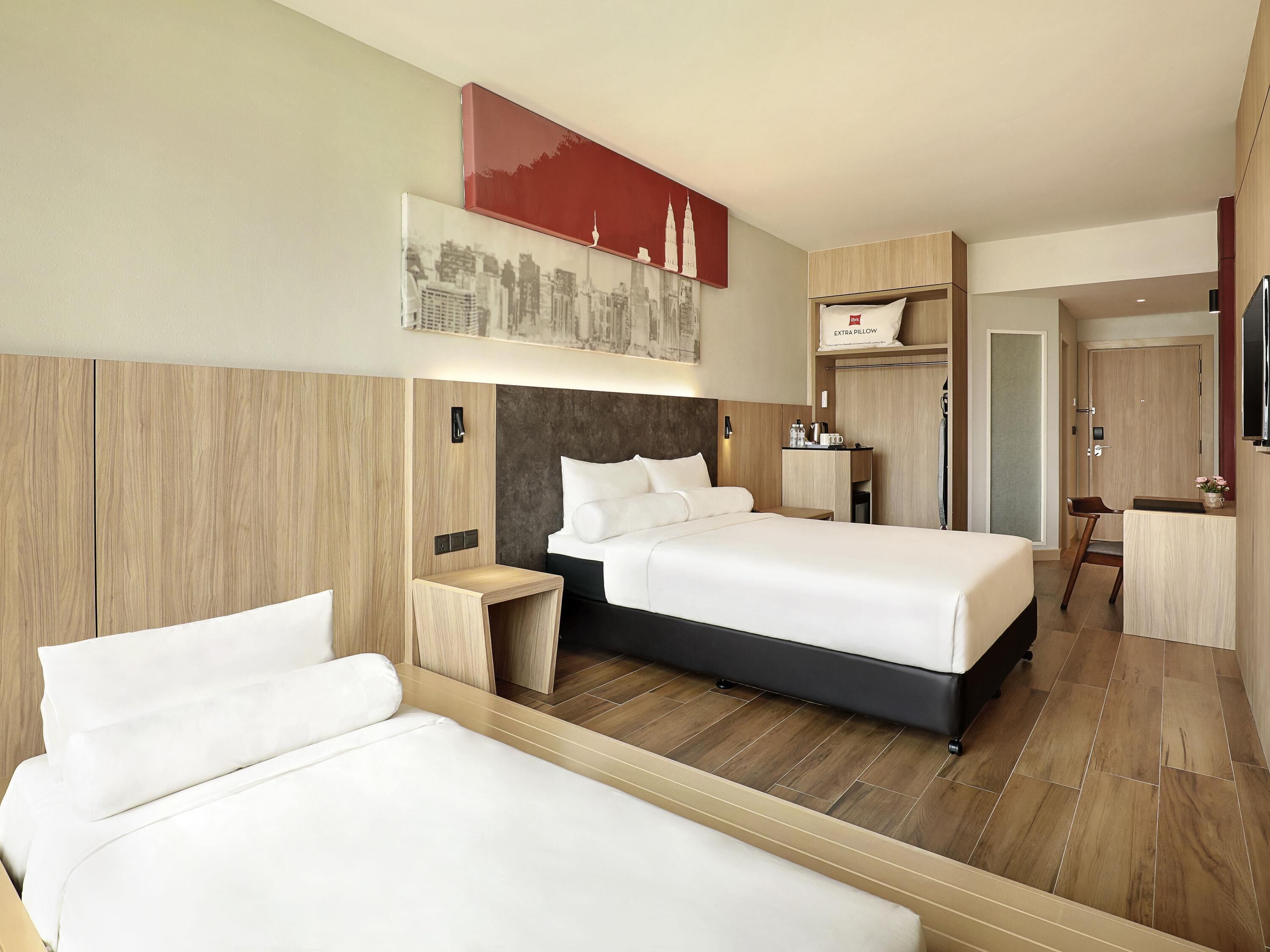 Camera Deluxe, 1 letto queen | Biancheria da letto ipoallergenica, minibar, cassaforte in camera