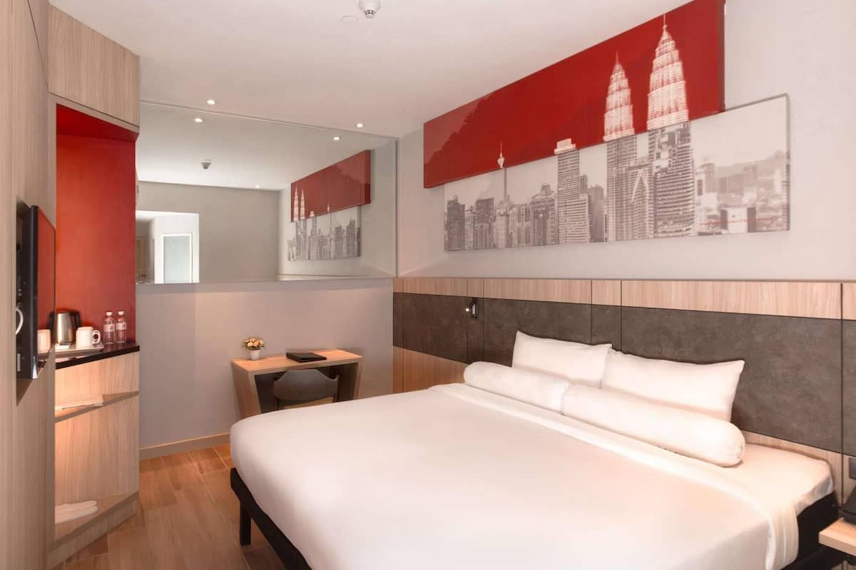 Habitación estándar, 1 cama matrimonial | Ropa de cama hipoalergénica y minibar